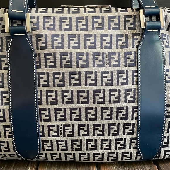 Fendi Zucchino Vintage Kiss Lock Closure Shoulder Bag EUC - Picture 4 of 16